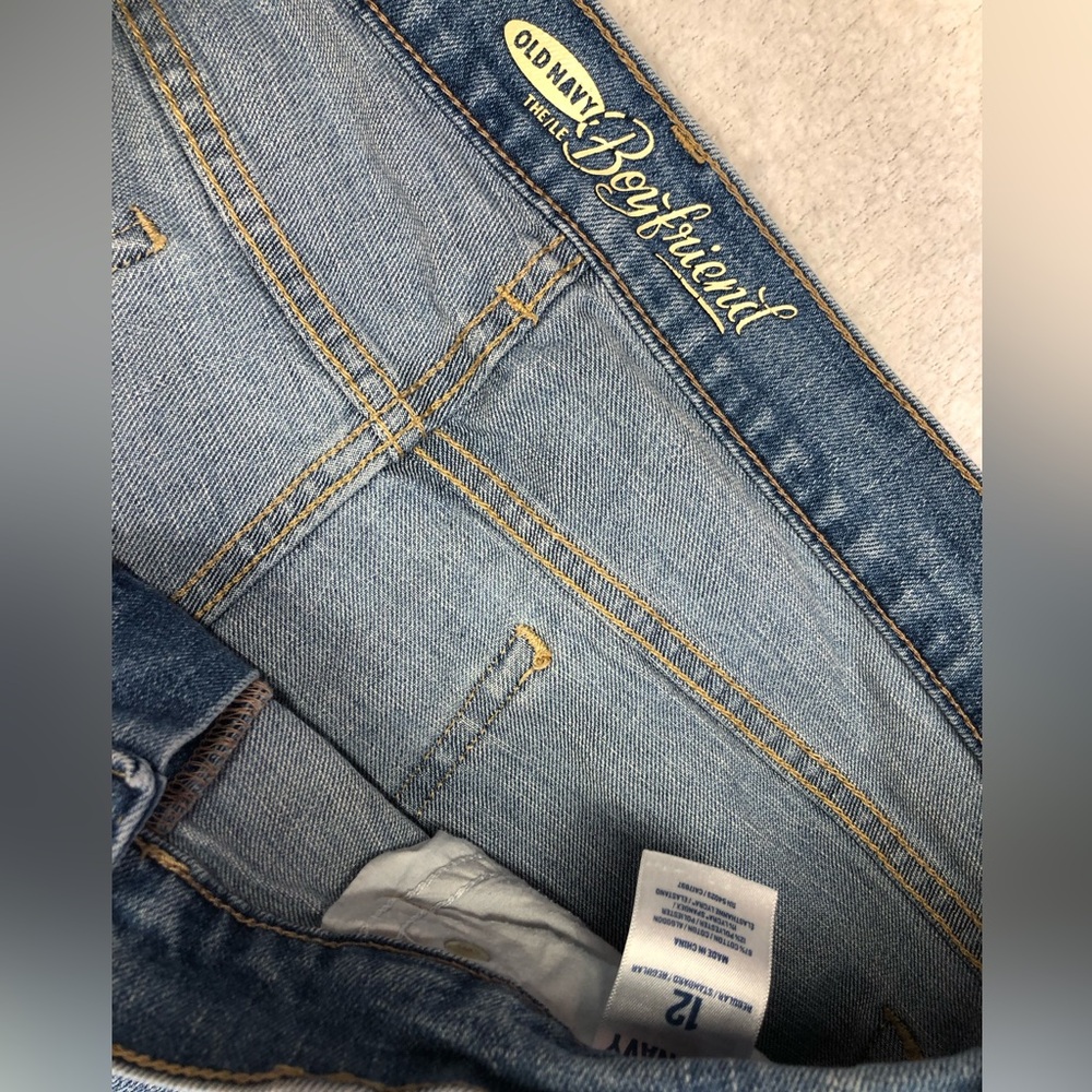 Old Navy GUC Medium Wash Denim The LE Boyfriend Cropped Jeans size 12 - Picture 4 of 9